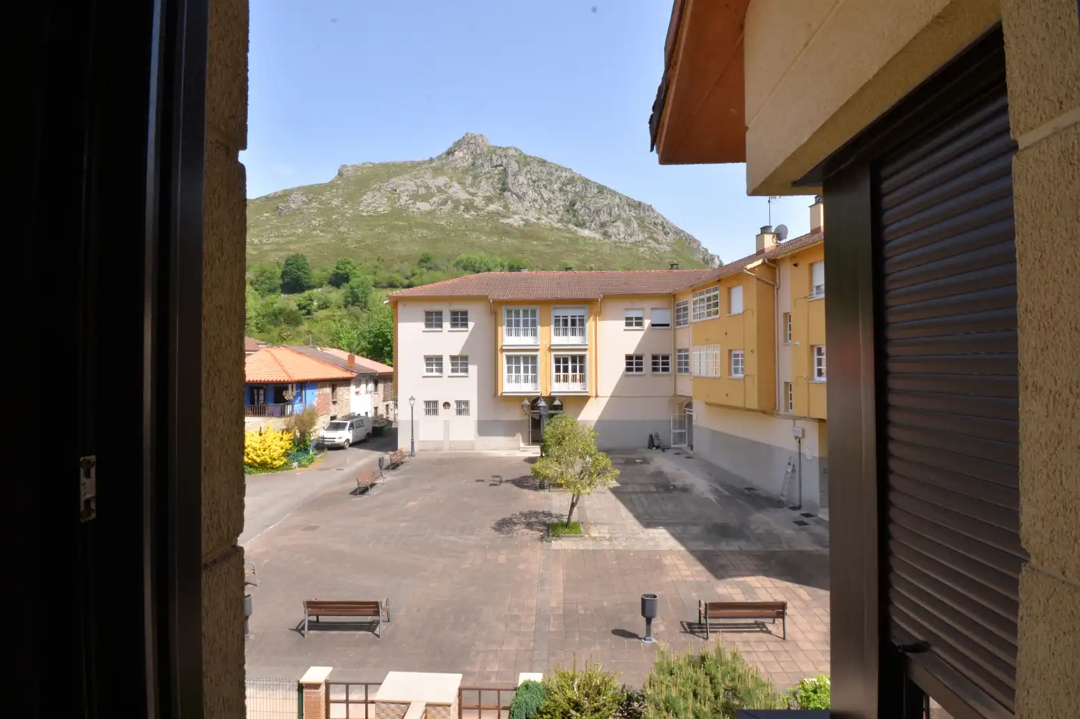Vista exterior de Casa adosada en venta en Morcín con Calefacción, Jardín privado y Terraza
