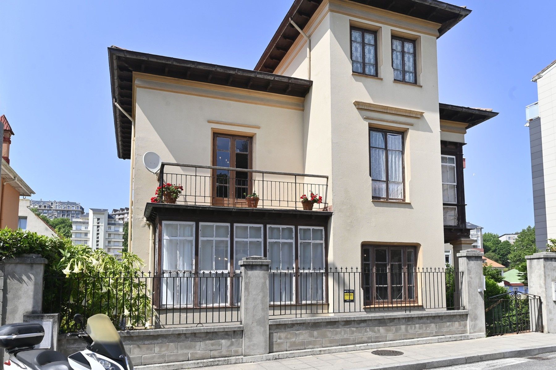 Exterior view of House or chalet for sale in Santander  with Air Conditioner, Heating and Private garden