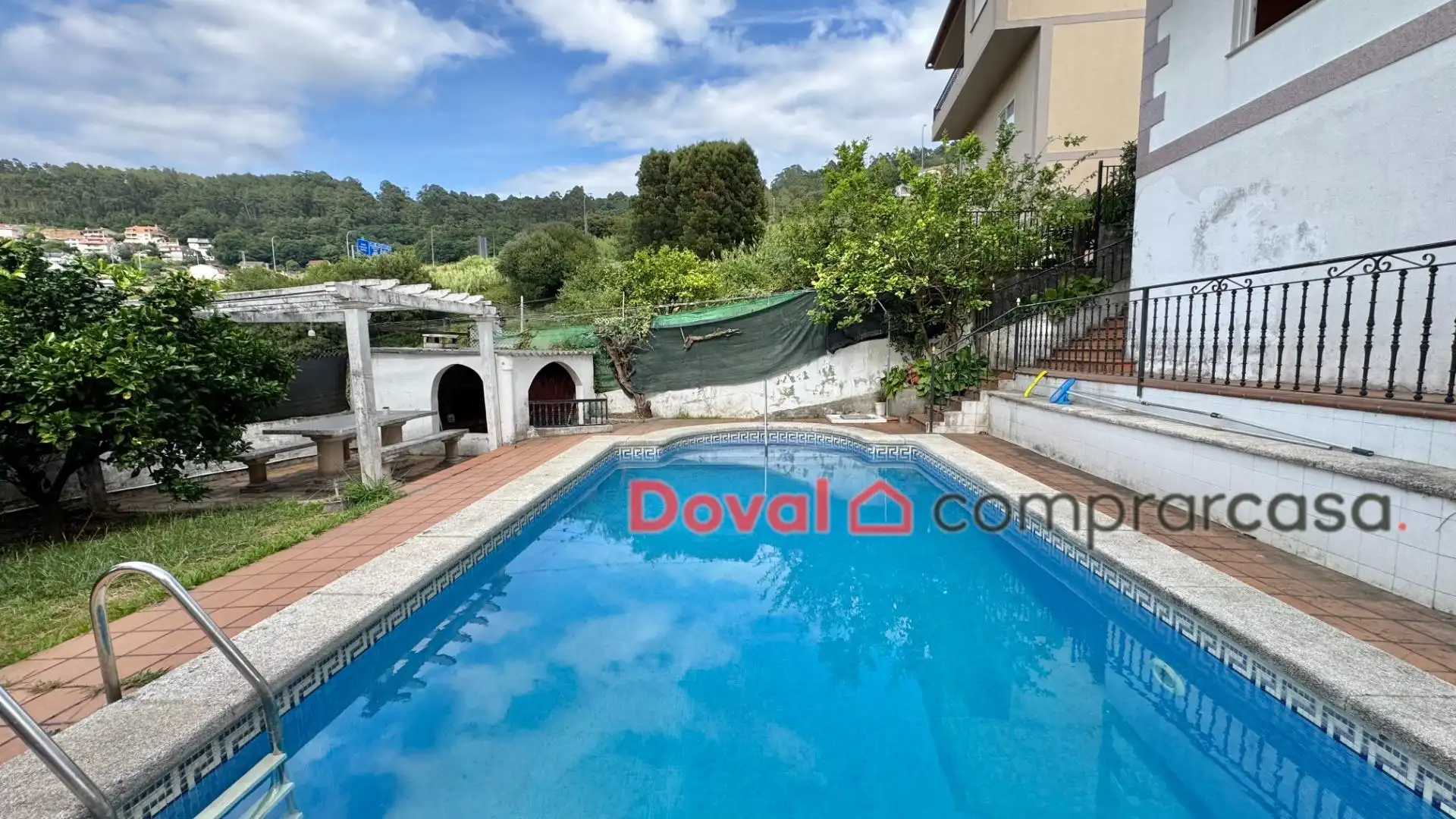 Piscina de Casa o xalet en venda en Redondela amb Calefacció, Traster i Piscina