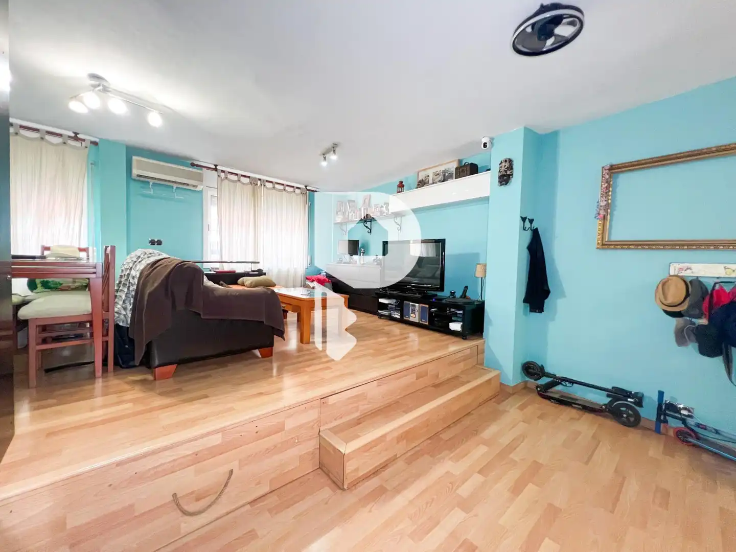 Sala de estar de Planta baja en venta en Vallirana con Aire acondicionado, Calefacción y Parquet