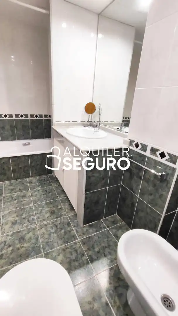 Baño de Piso de alquiler en Valencia con Aire acondicionado y Calefacción