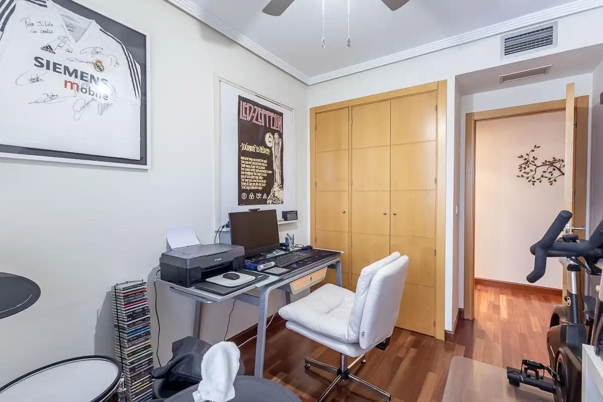 Bedroom of Flat for sale in Granada  with Air Conditioner and Storage room