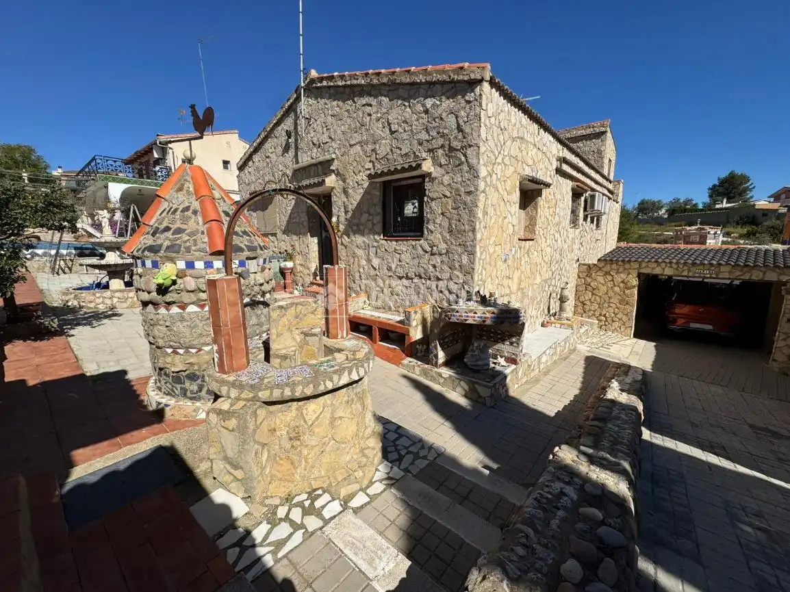 Vista exterior de Casa o chalet en venta en Montroi / Montroy con Jardín privado, Terraza y Piscina