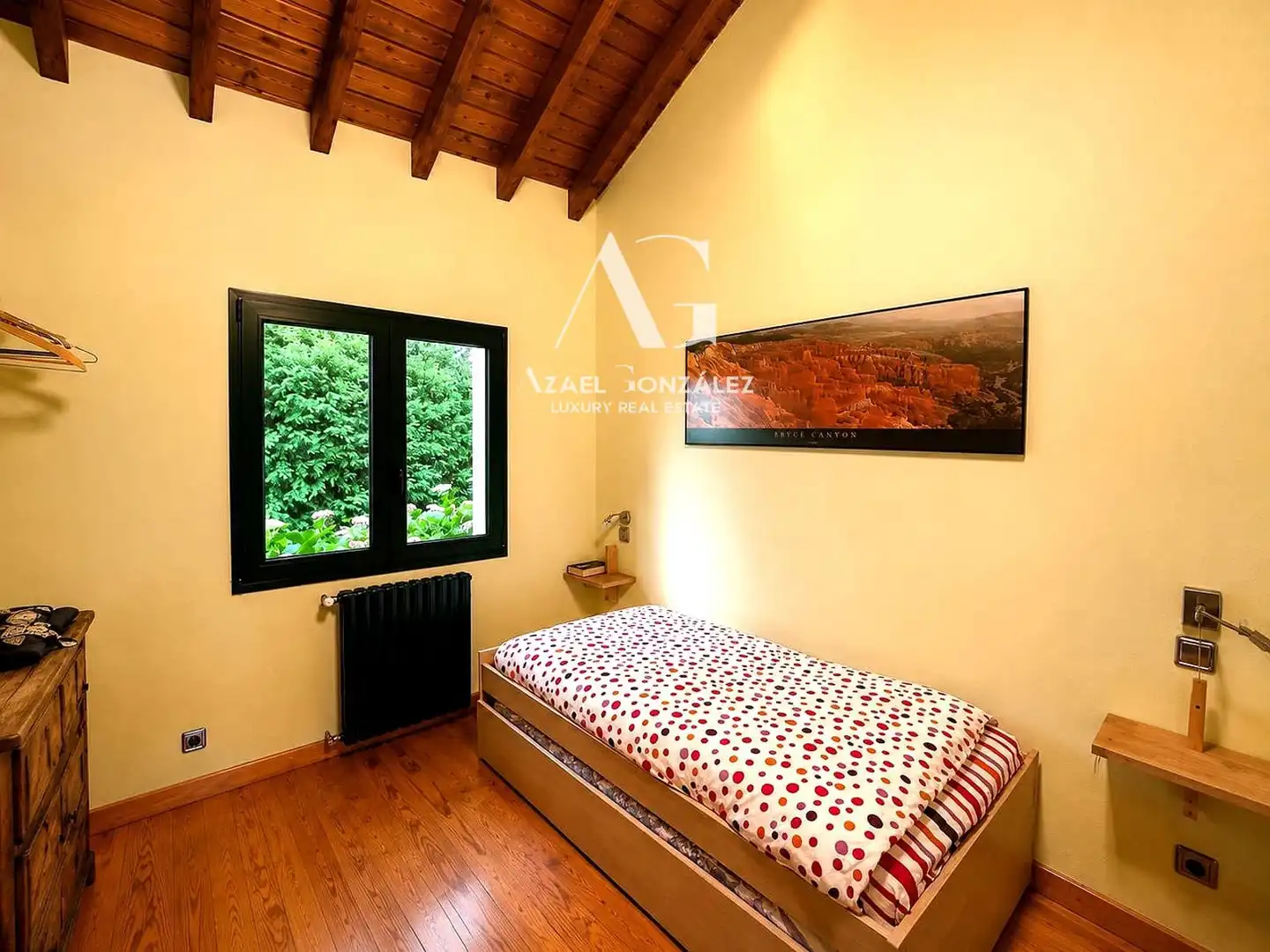 Dormitori de Casa o xalet en venda en Entrambasaguas amb Calefacció, Jardí privat i Traster