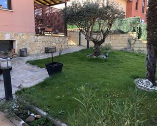 Jardí de Casa adosada en venda en Palazuelos de Eresma amb Calefacció i Terrassa