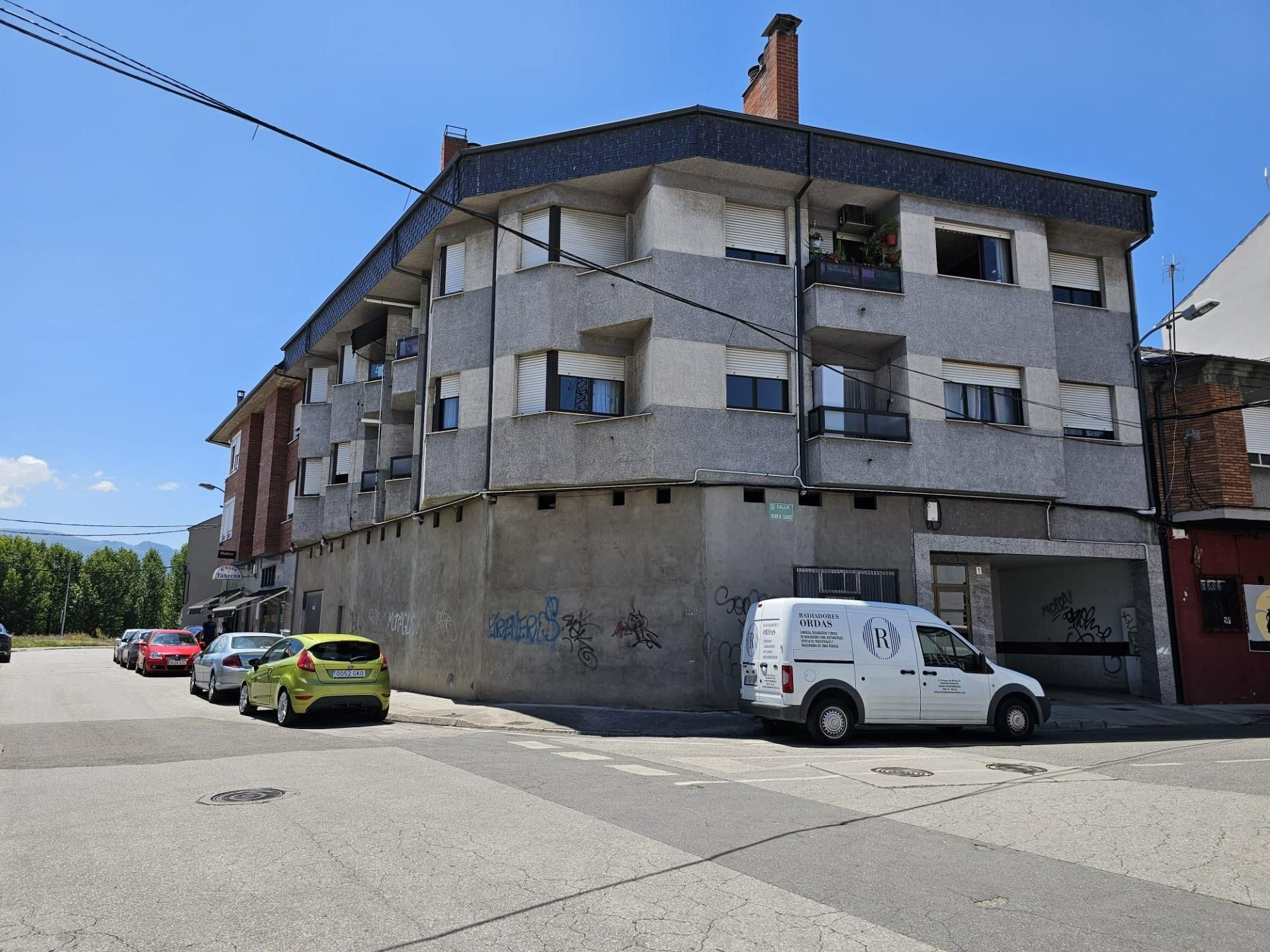 Vista exterior de Apartament en venda en Ponferrada amb Calefacció i Traster