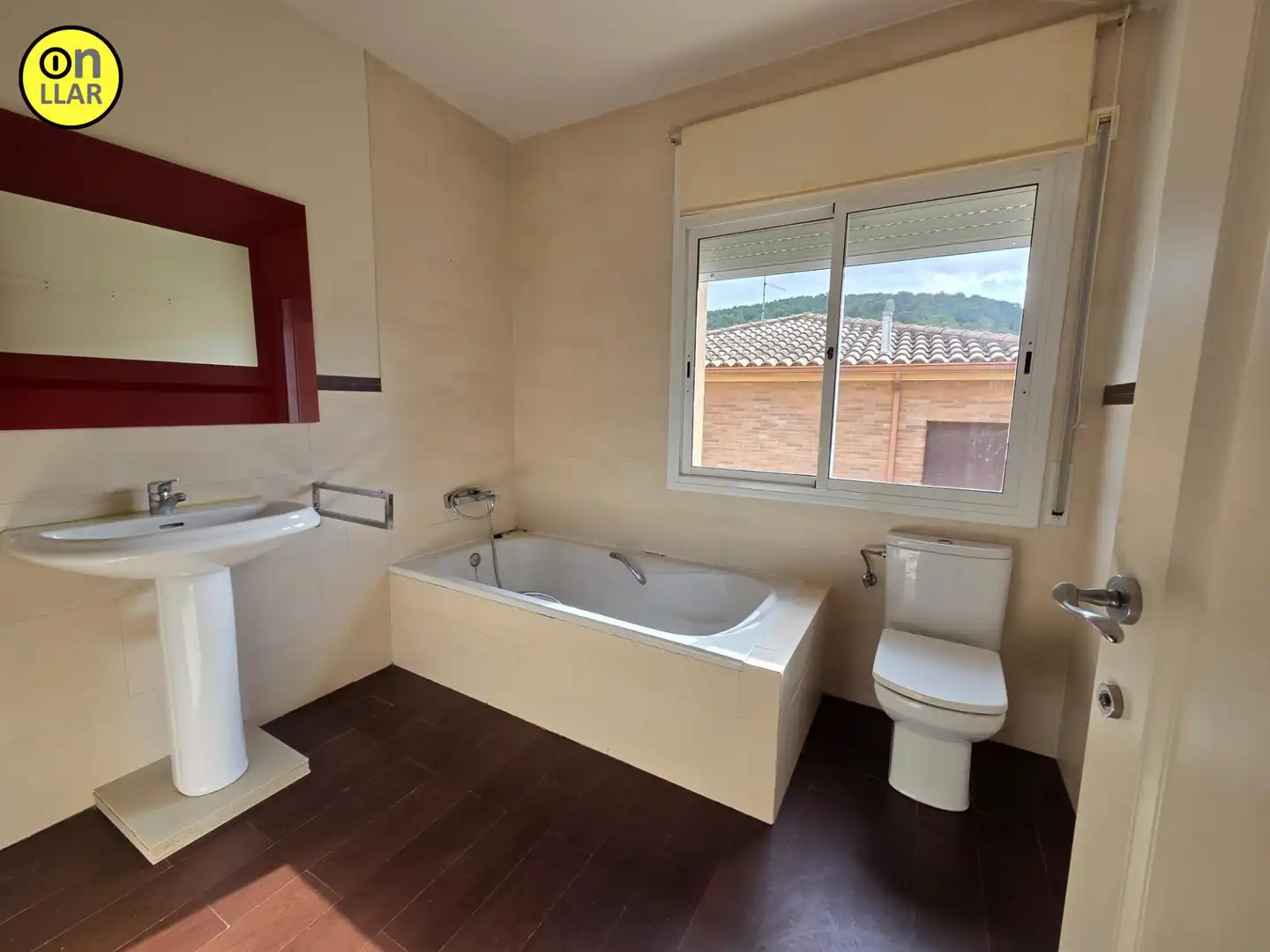 Bany de Casa o xalet en venda en Canyelles amb Piscina comunitària