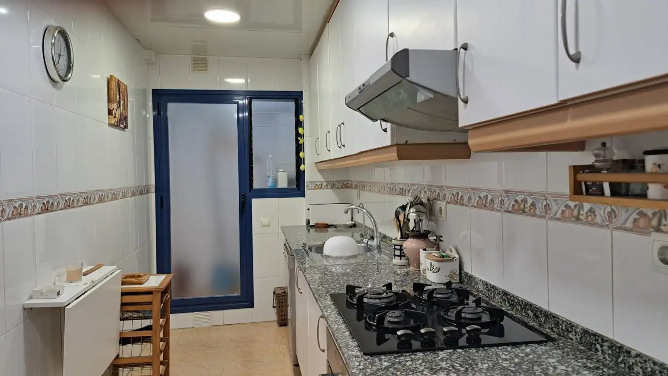 Cuina de Pis de lloguer en Cunit amb Aire condicionat, Calefacció i Moblat