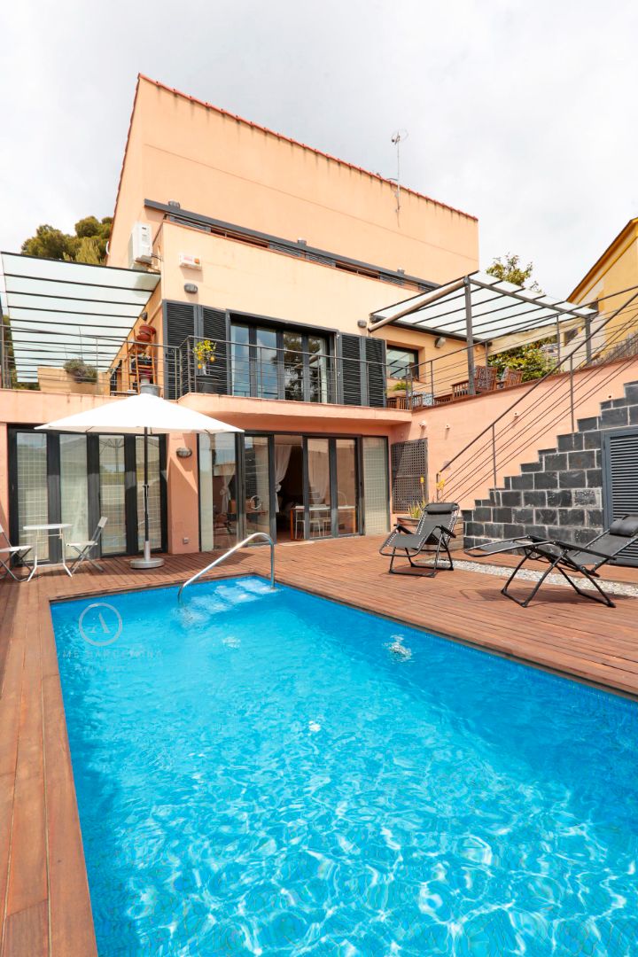 Piscina de Casa o xalet en venda en Castelldefels amb Aire condicionat, Calefacció i Jardí privat