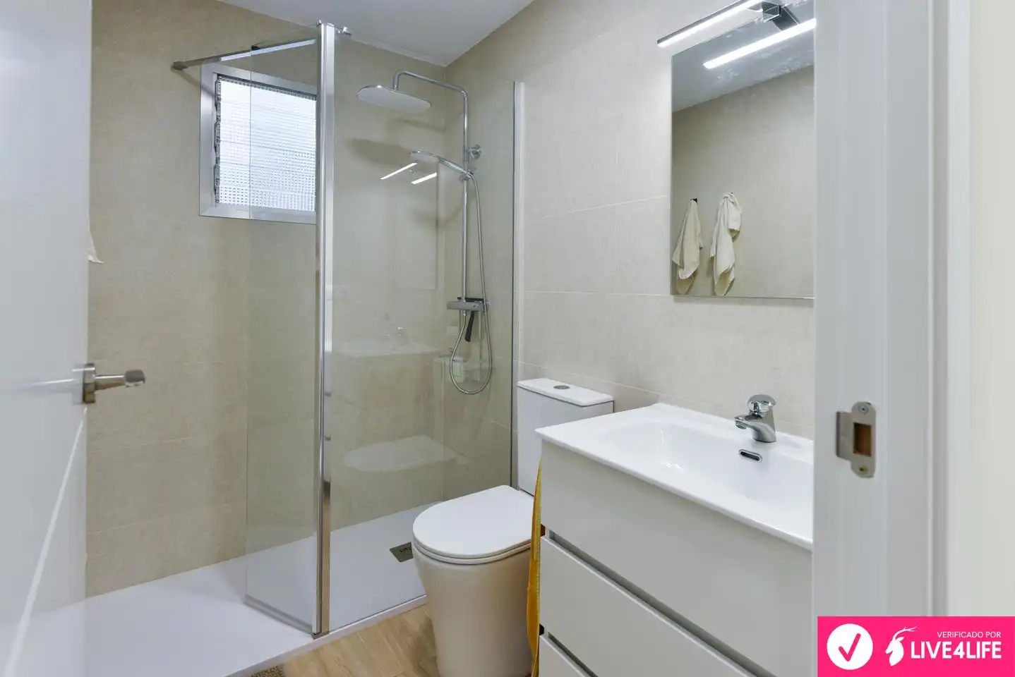 Bathroom of Flat for rent in Sevilla  with Air Conditioner, Furnished and Balcony