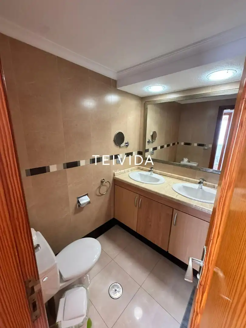 Baño de Piso en venta en Arona con Terraza, Piscina y Piscina comunitaria