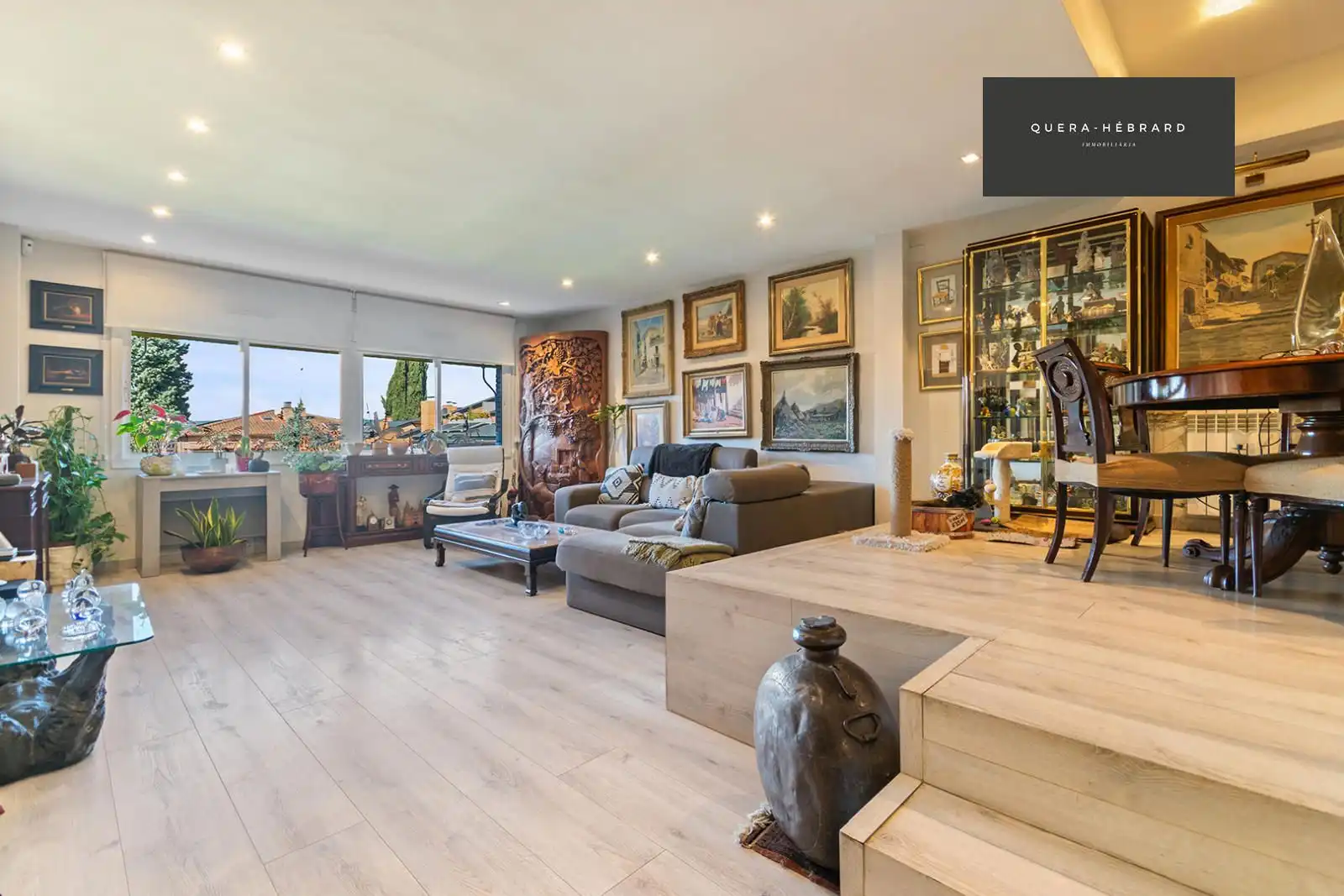 Sala de estar de Casa adosada en venta en Sant Cugat del Vallès con Calefacción, Parquet y Terraza
