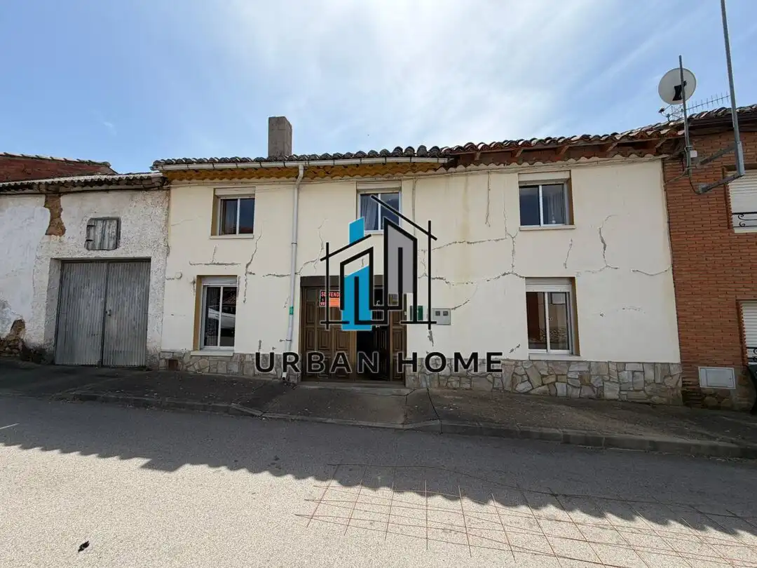 Vista exterior de Casa o chalet en venta en Cimanes del Tejar con Calefacción y Jardín privado