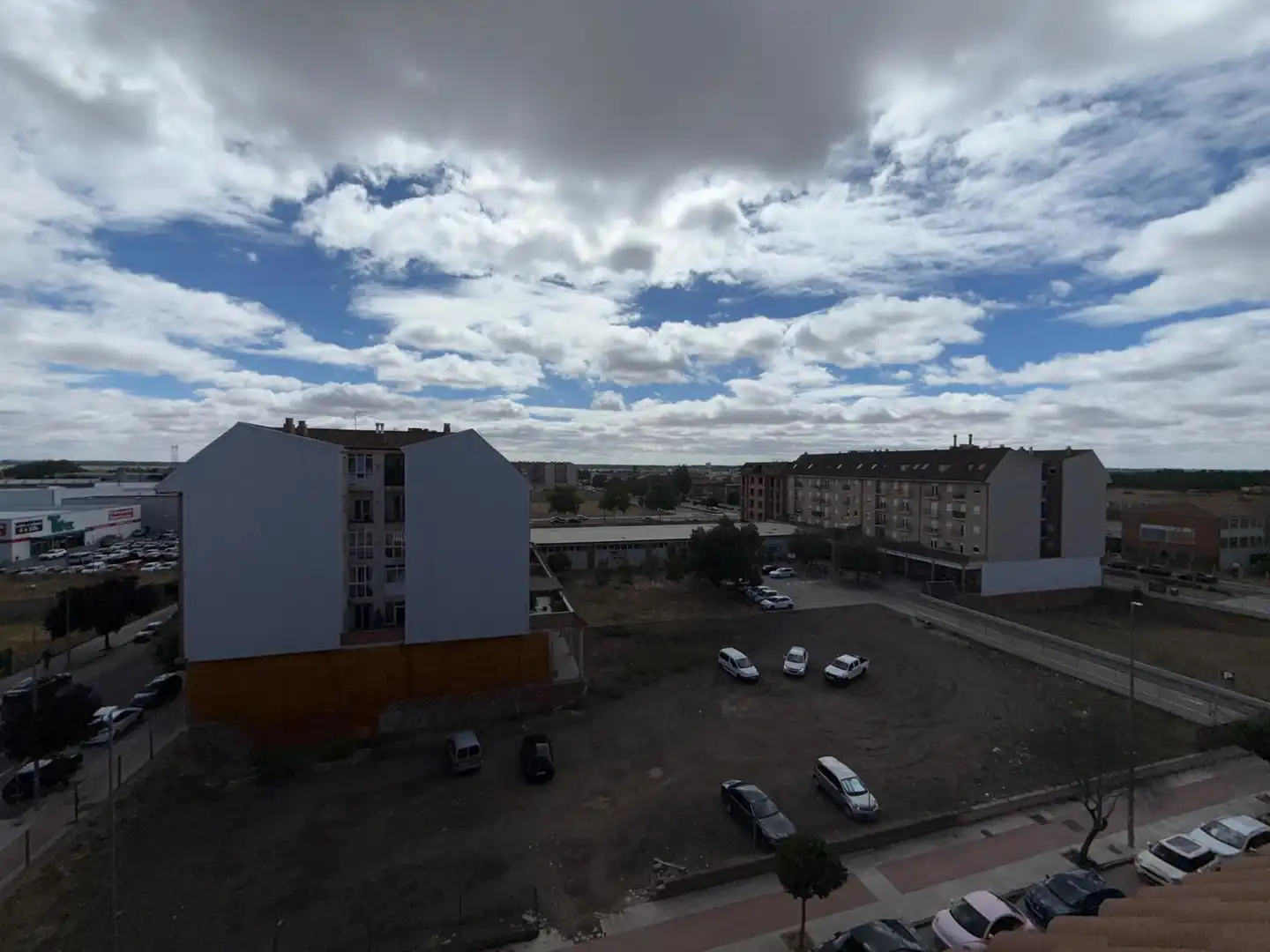 Parking de Piso en venta en Benavente con Calefacción, Parquet y Terraza