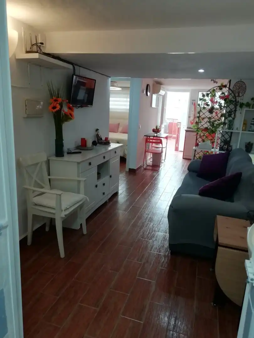 Sala de estar de Casa adosada en venta en Mairena del Aljarafe con Aire acondicionado, Piscina y Amueblado
