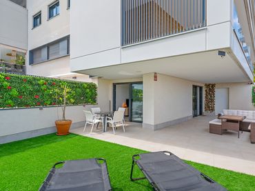 Bajo con piscina en venta en Orihuela Costa