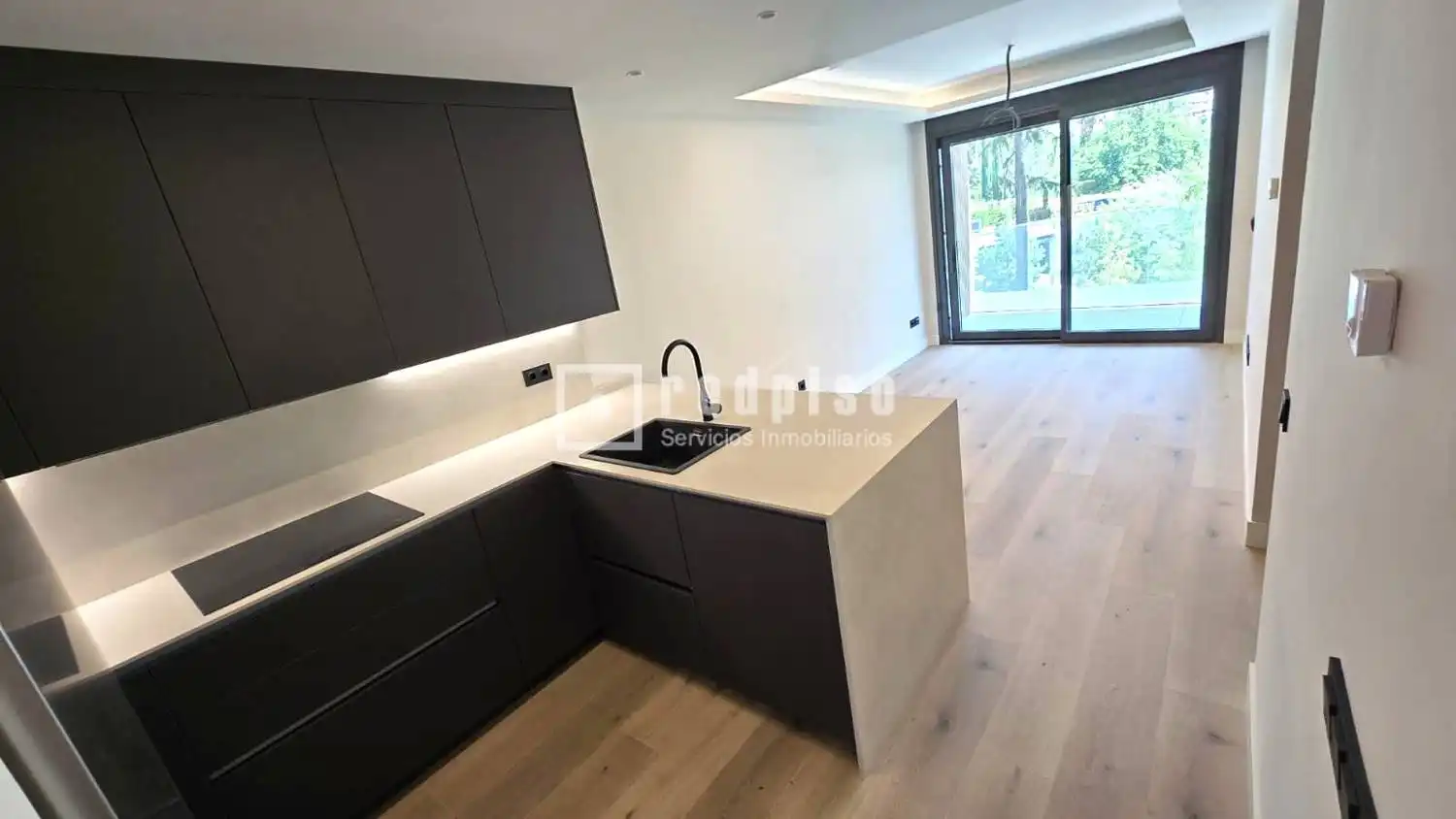 Küche von Wohnung zur Miete in Madrid mit Privatgarten, Terrasse und Abstellraum