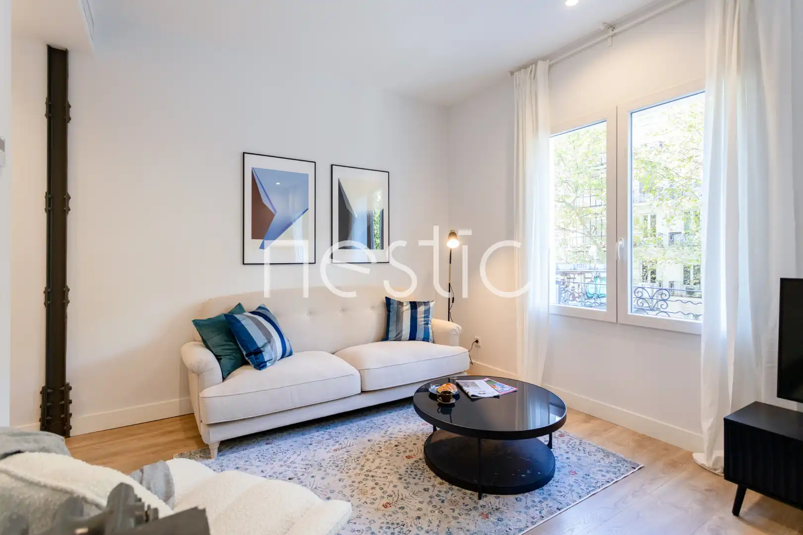 Sala d'estar de Apartament de lloguer en Madrid amb Aire condicionat, Calefacció i Moblat
