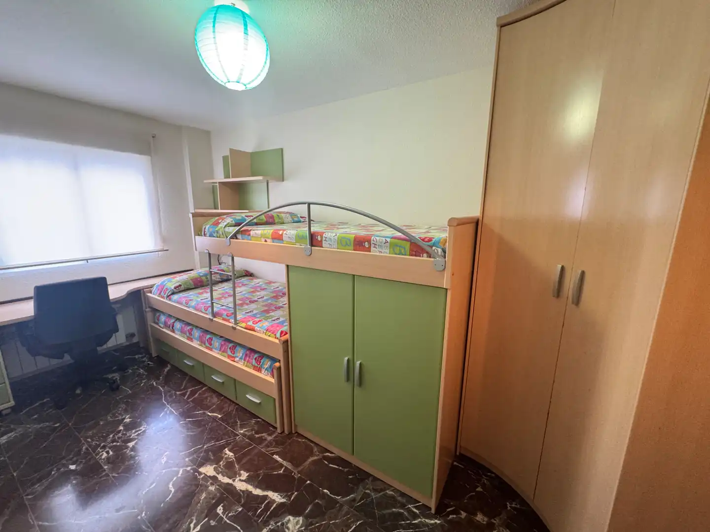 Habitación de Piso de alquiler en Jaén con Aire acondicionado, Calefacción y Trastero