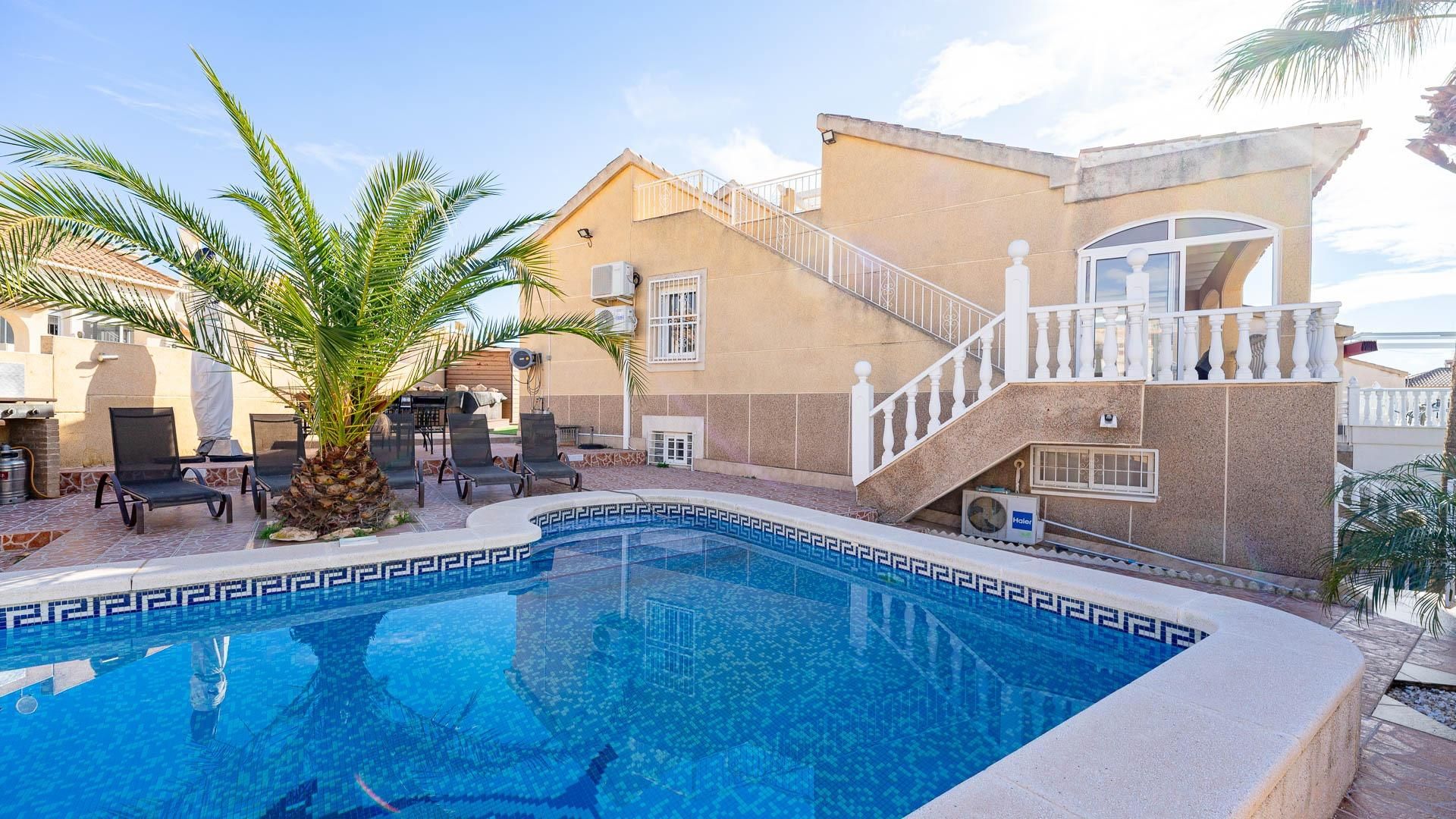 Swimming pool of House or chalet for sale in Orihuela  with Private garden, Terrace and Swimming Pool