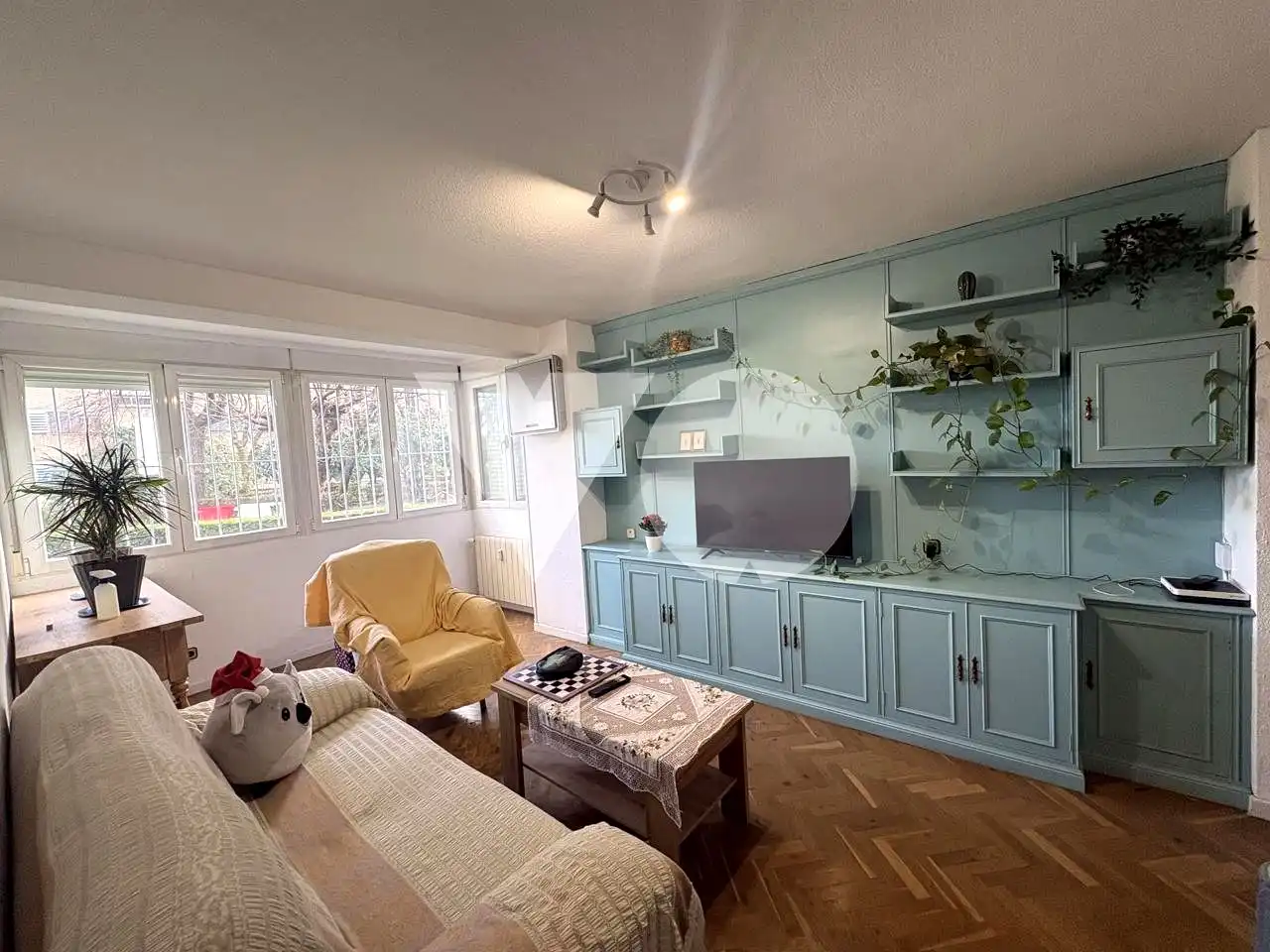 Living room of Ground floor for sale in  Madrid Capital  with Air Conditioner, Heating and Parquet flooring