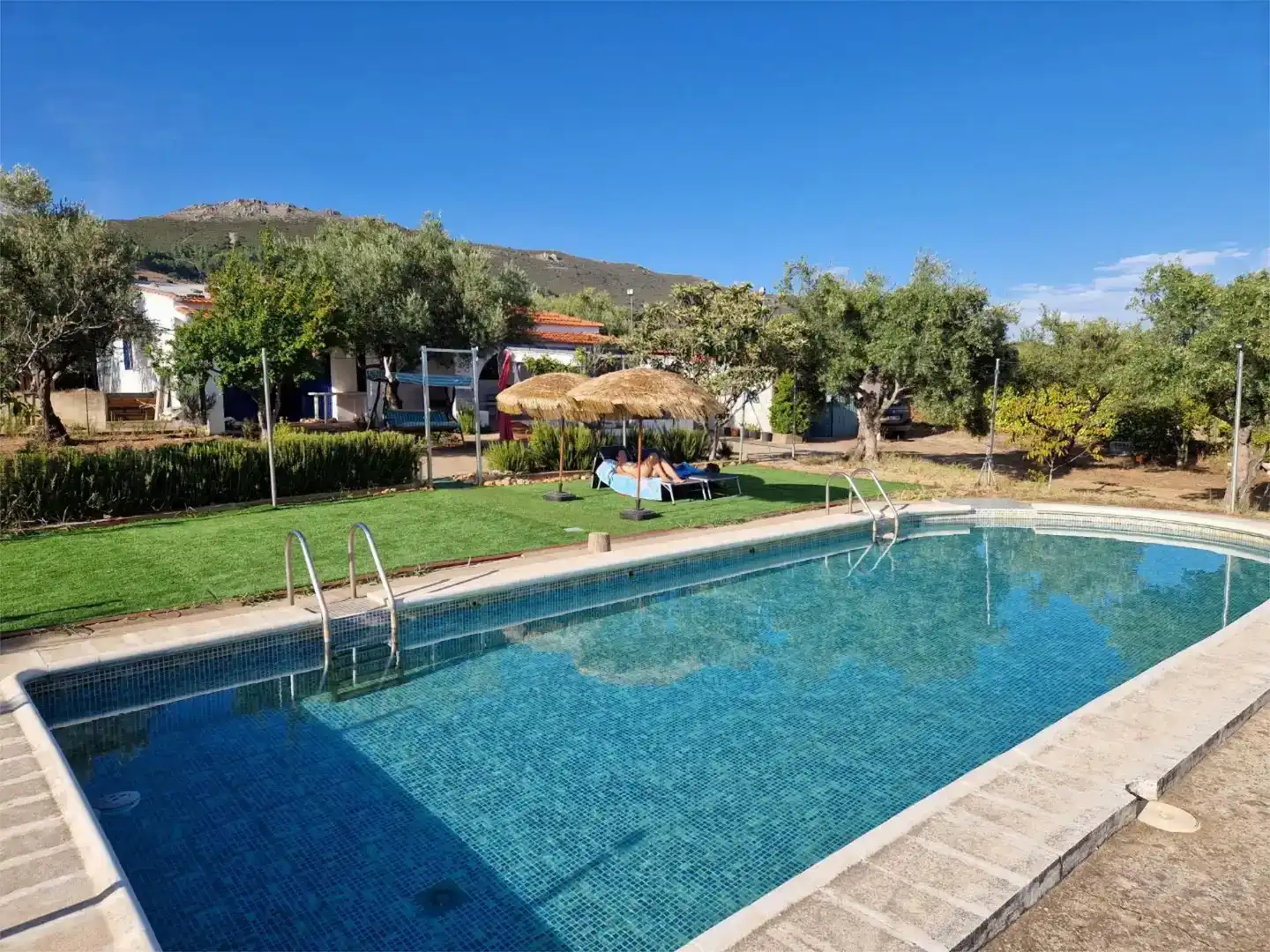 Schwimmbecken von Wohnung zum Verkauf in Casas de Millán mit Schwimmbad