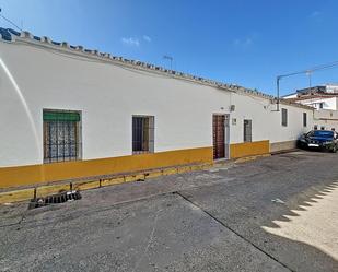 Exterior view of Single-family semi-detached for sale in Almodóvar del Río  with Air Conditioner and Private garden