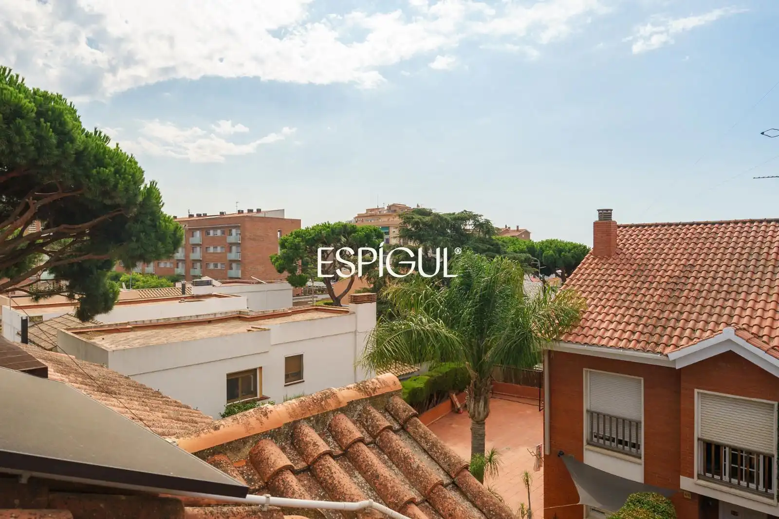 Vista exterior de Casa adosada en venda en Premià de Mar amb Calefacció, Terrassa i Piscina