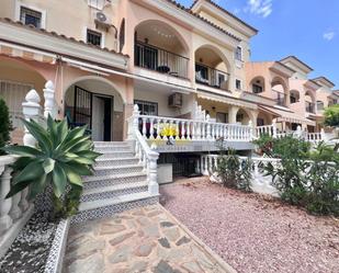 Vista exterior de Casa o xalet de lloguer en Orihuela amb Aire condicionat, Piscina i Balcó