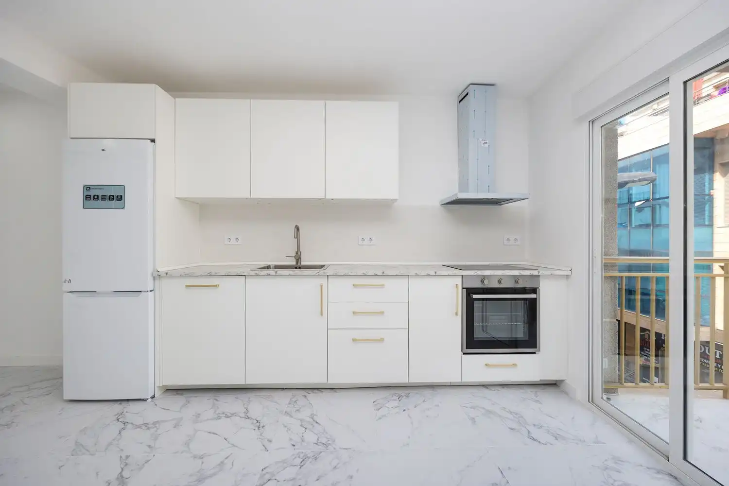 Kitchen of Flat for sale in Torrevieja  with Balcony