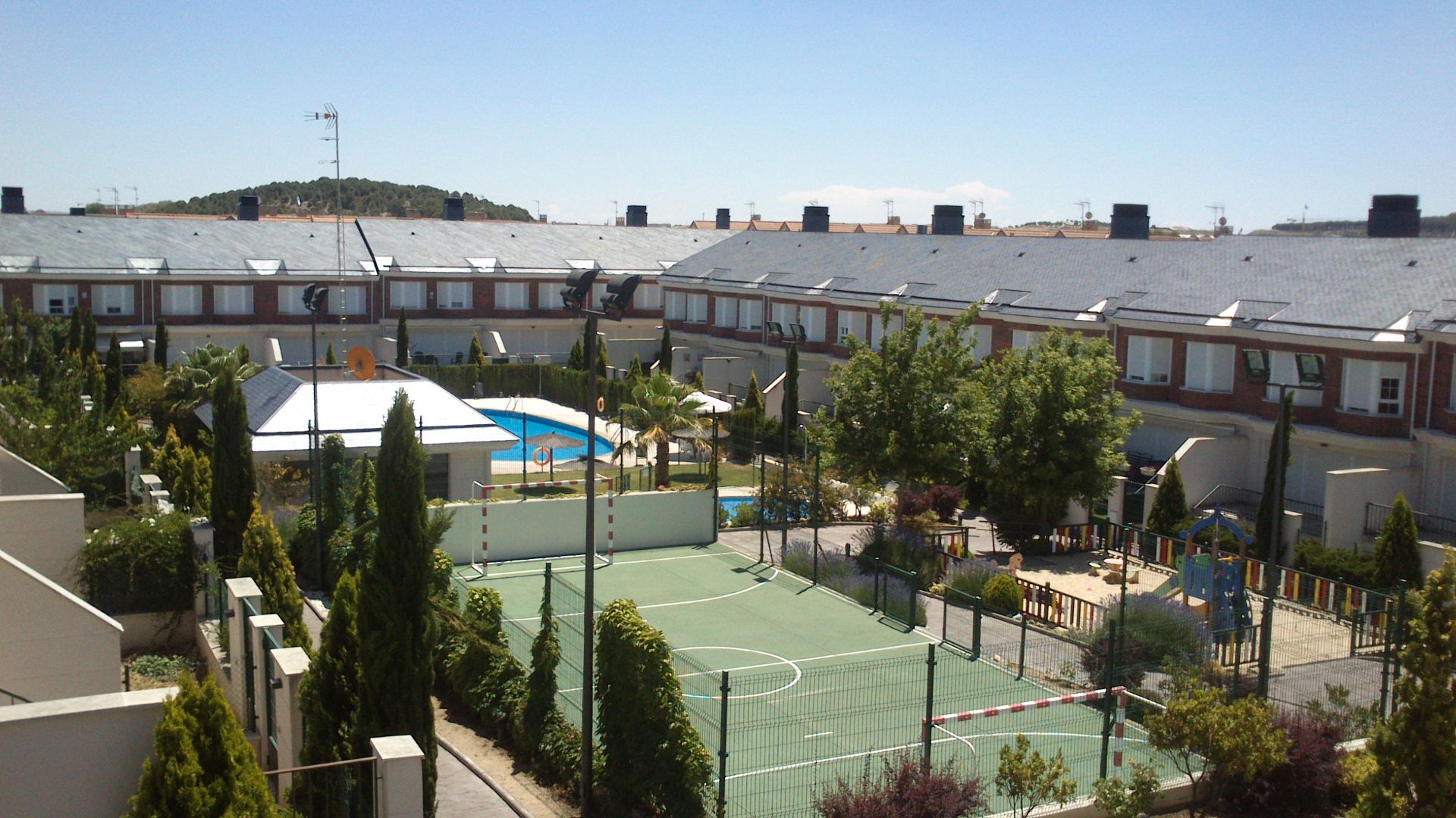 Piscina de Casa adosada en venda en Valdemoro amb Calefacció, Jardí privat i Terrassa