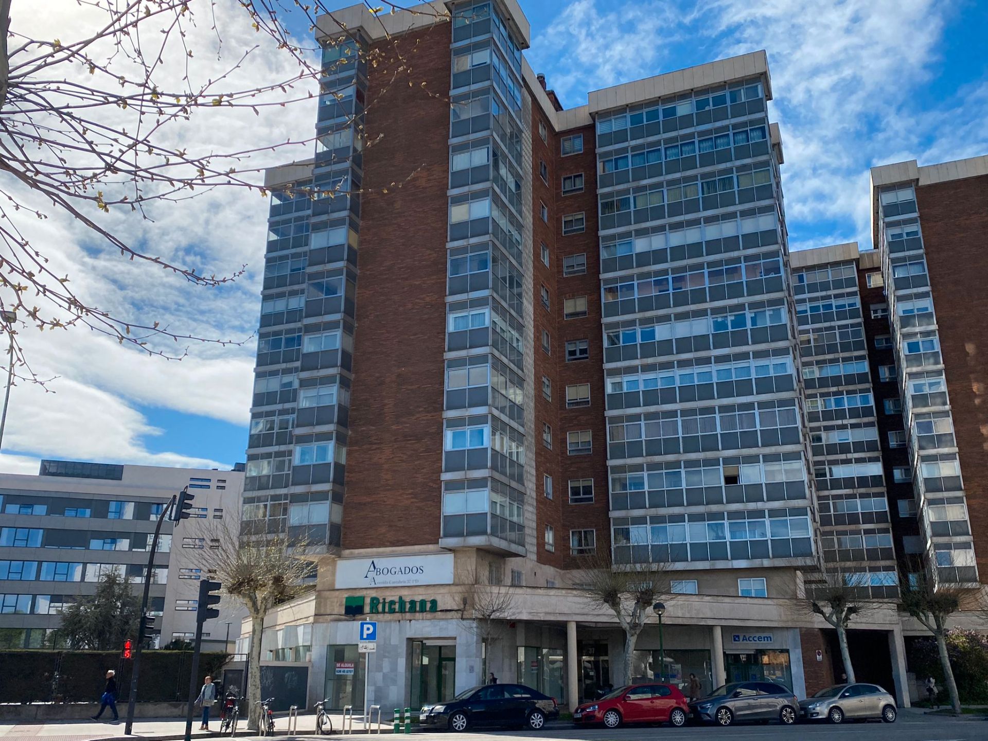 Vista exterior de Pis en venda en Burgos Capital amb Calefacció, Parquet i Terrassa