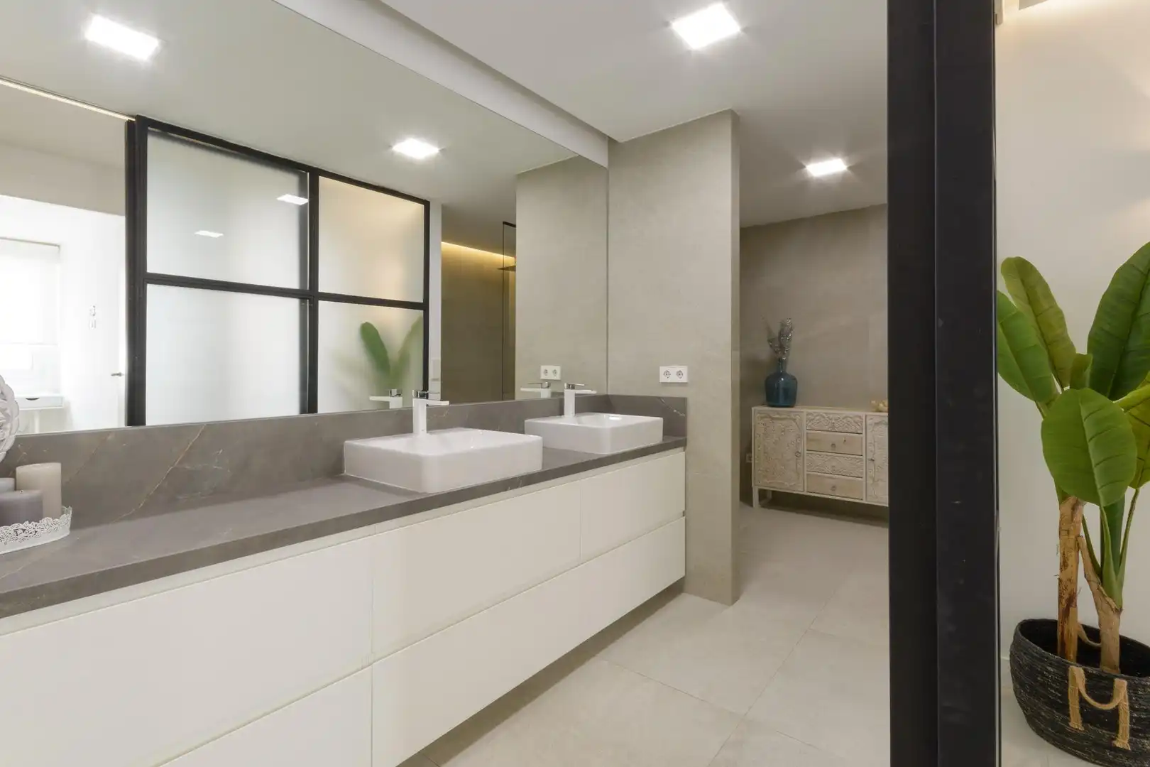 Piso con ascensor en venta en Paseo GERMANIES 79, imagen 3
