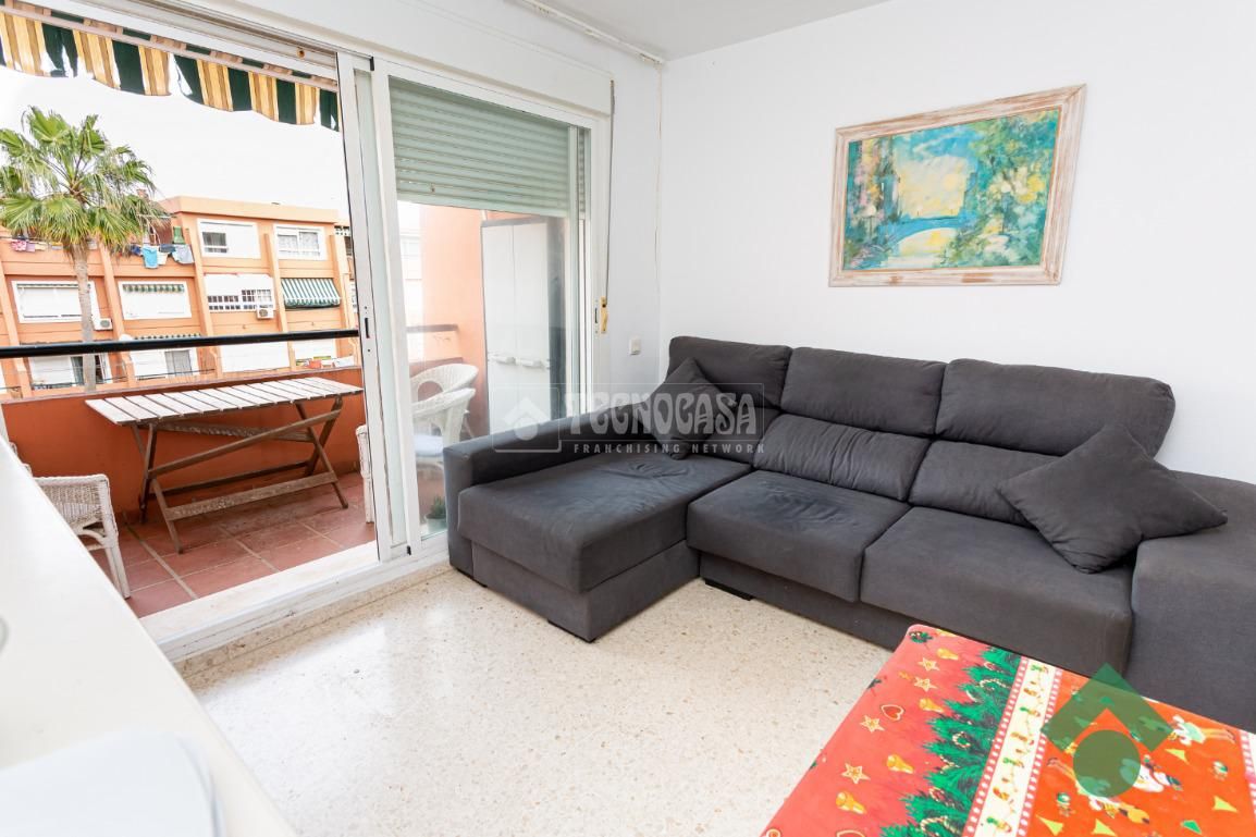 Living room of Flat for sale in Algeciras  with Terrace, Swimming Pool and Community pool