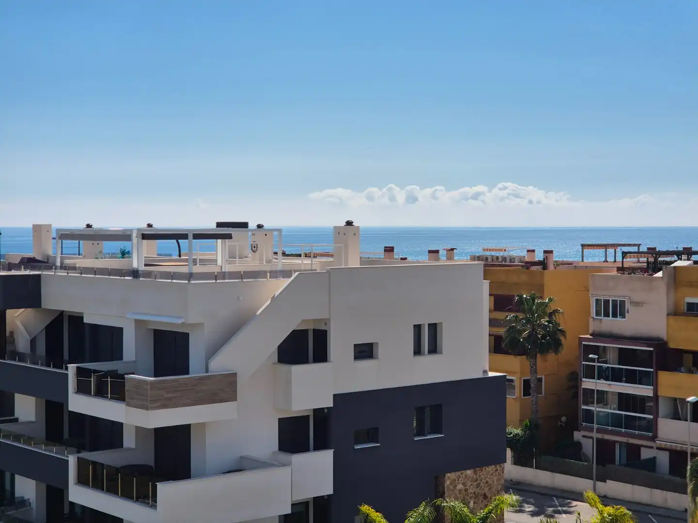 Vista exterior de Àtic en venda en Orihuela amb Aire condicionat, Terrassa i Moblat