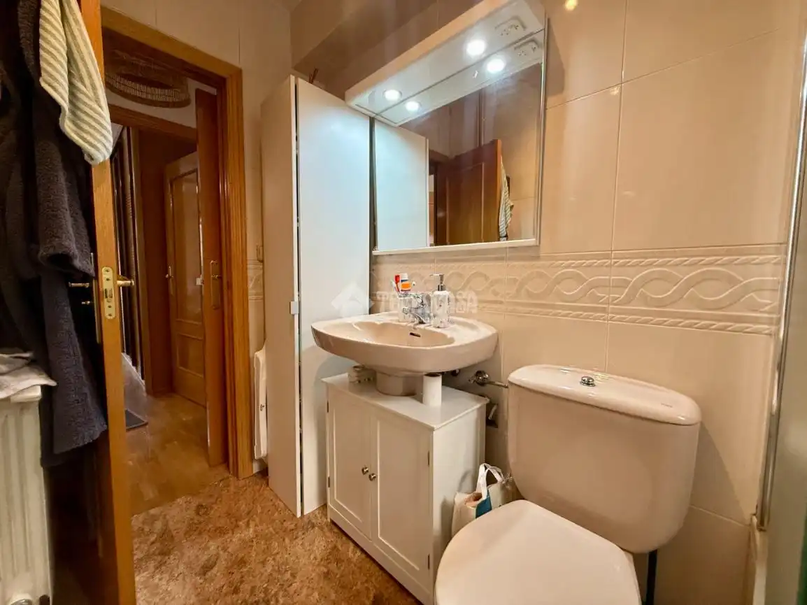 Badezimmer von Wohnung zum Verkauf in Madrid mit Klimaanlage, Heizung und Parkett