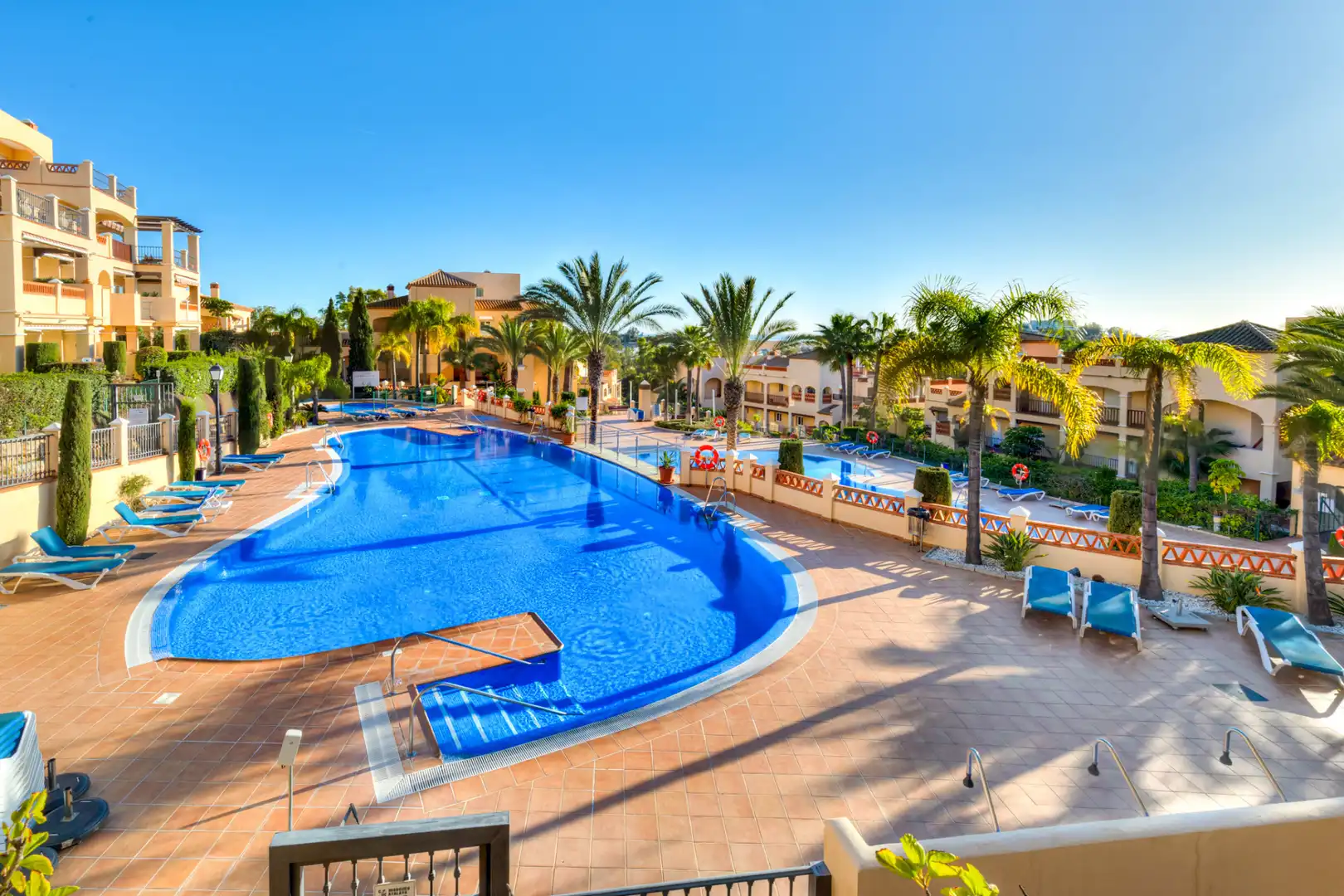 Schwimmbecken von Dachboden zum Verkauf in Estepona mit Klimaanlage, Heizung und Terrasse
