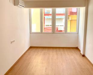 Dormitori de Apartament en venda en Alicante / Alacant amb Aire condicionat, Calefacció i Terrassa
