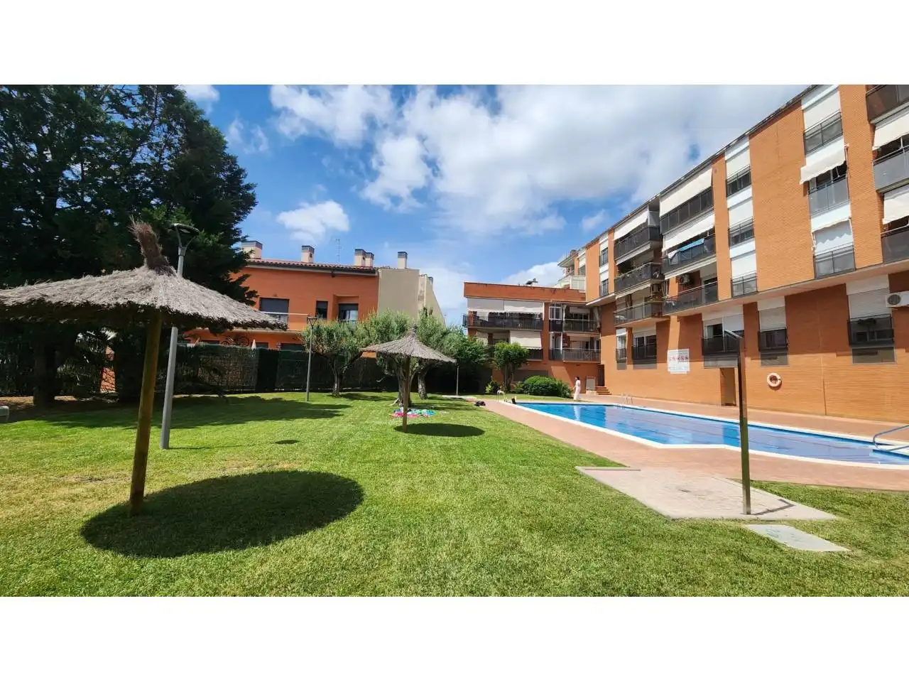 Piscina de Piso en venta en Terrassa con Aire acondicionado, Calefacción y Trastero