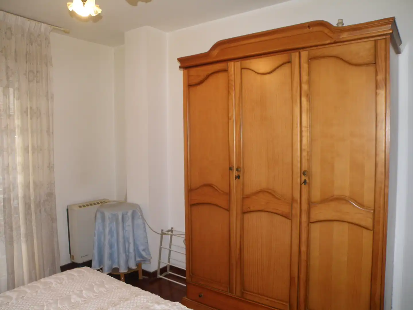 Schlafzimmer von Wohnungen zur Miete in Ribeira mit Heizung, Abstellraum und Möbliert