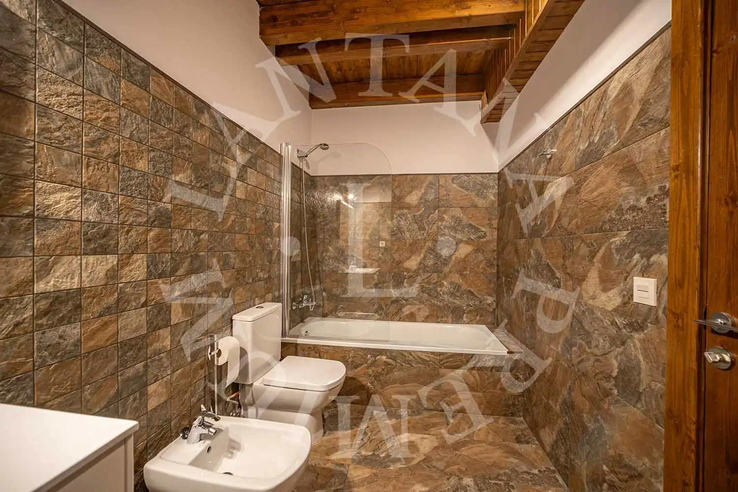Baño de Casa adosada en venta en Vielha e Mijaran con Calefacción, Jardín privado y Parquet