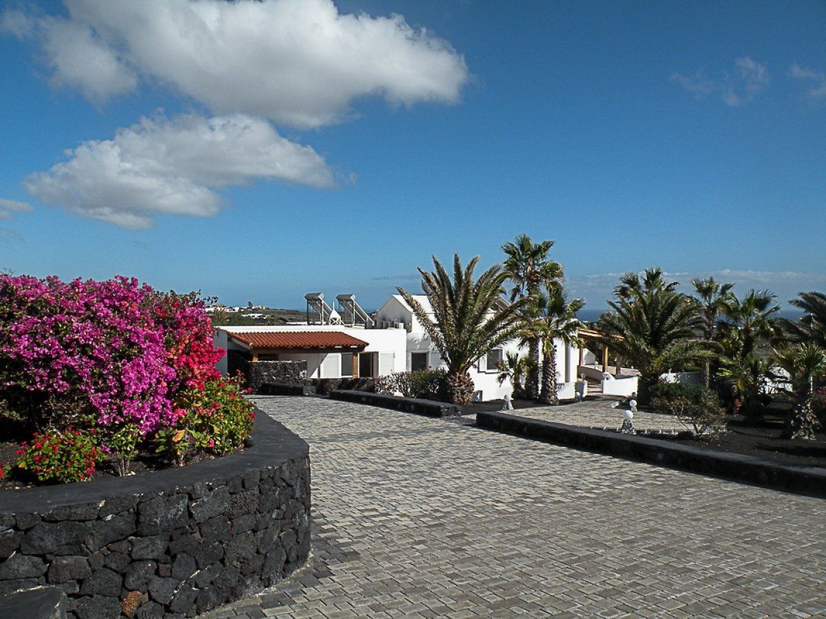 Exterior view of House or chalet for sale in Tías  with Air Conditioner, Private garden and Terrace