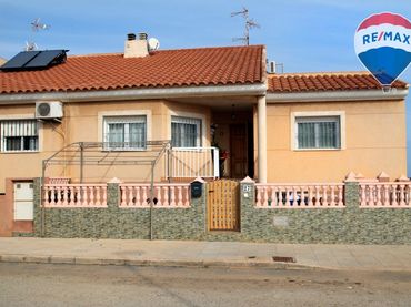 Adossat amb balcó en venda a Calle CAMPILLO DE BAYLE- ALGAR 27