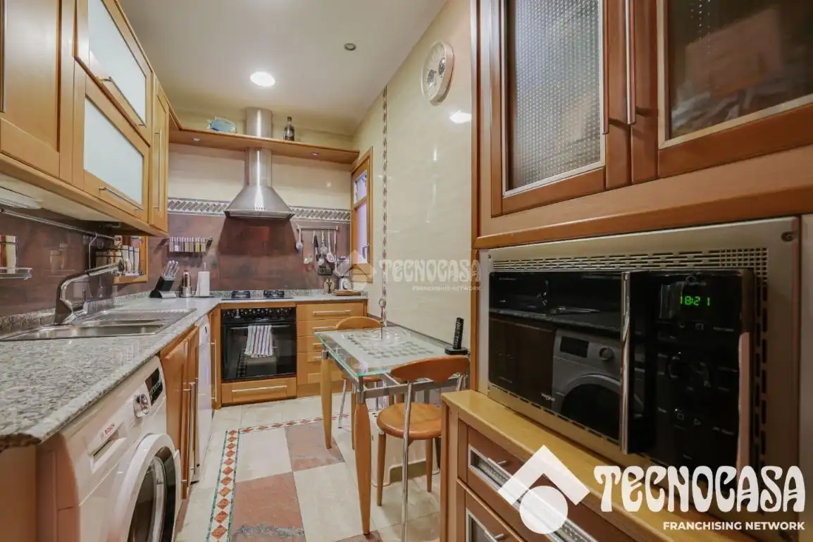 Cocina de Piso en venta en Barcelona con Calefacción y Balcón