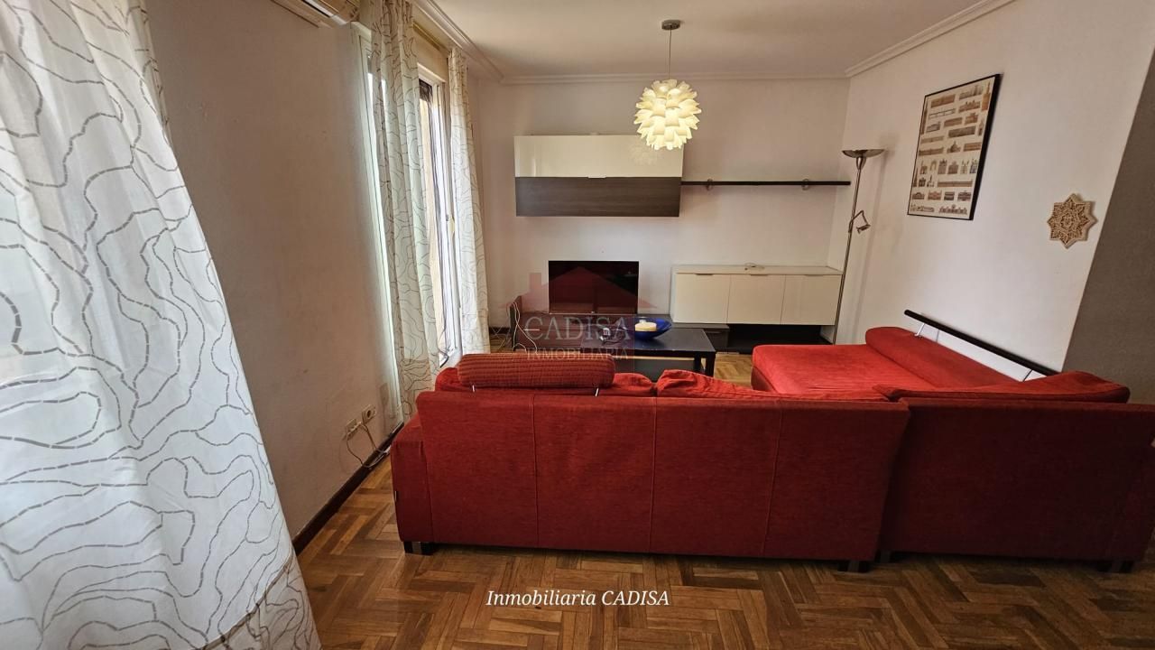 Sala d'estar de Casa adosada en venda en Villares de la Reina amb Calefacció, Jardí privat i Parquet