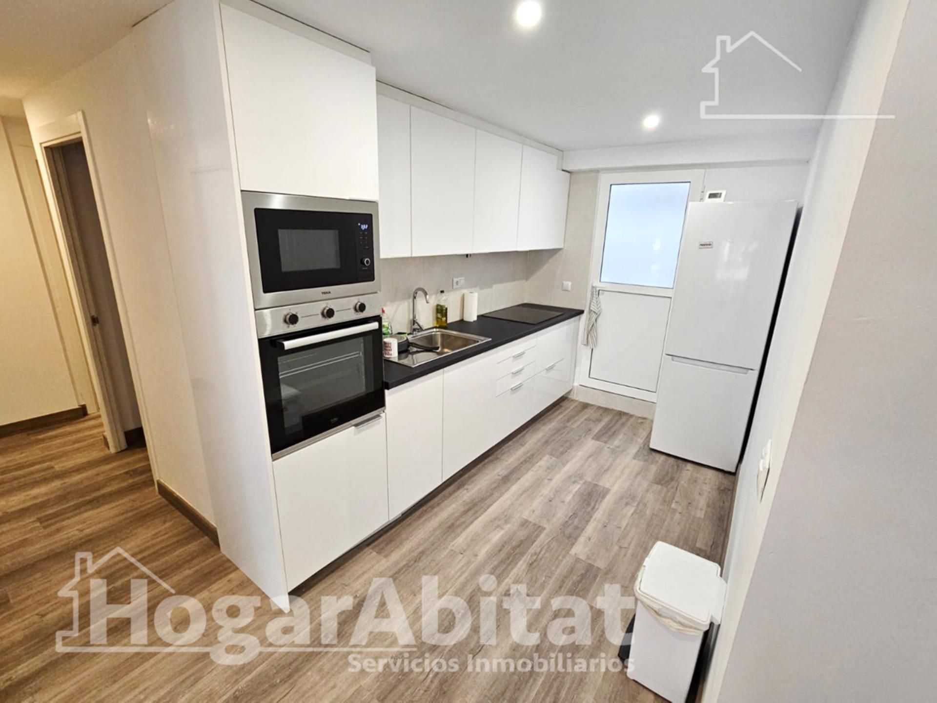 Kitchen of Flat for sale in  Valencia Capital  with Air Conditioner and Terrace