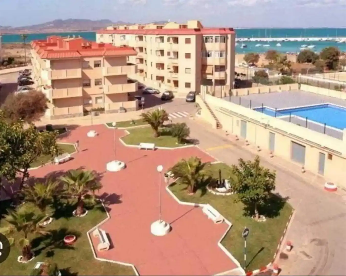Außenansicht von Erdgeschoss zur Miete in La Manga del Mar Menor mit Klimaanlage, Möbliert und Ofen