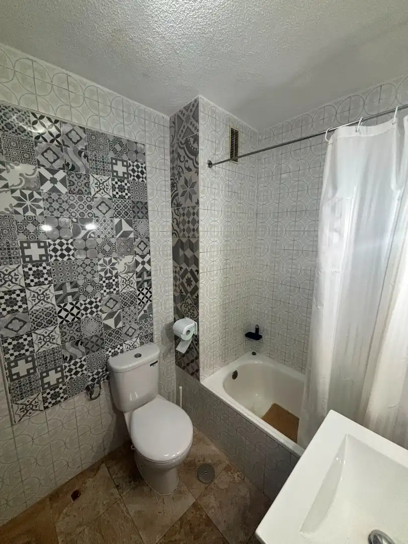 Baño de Piso en venta en Fuenlabrada con Calefacción y Trastero