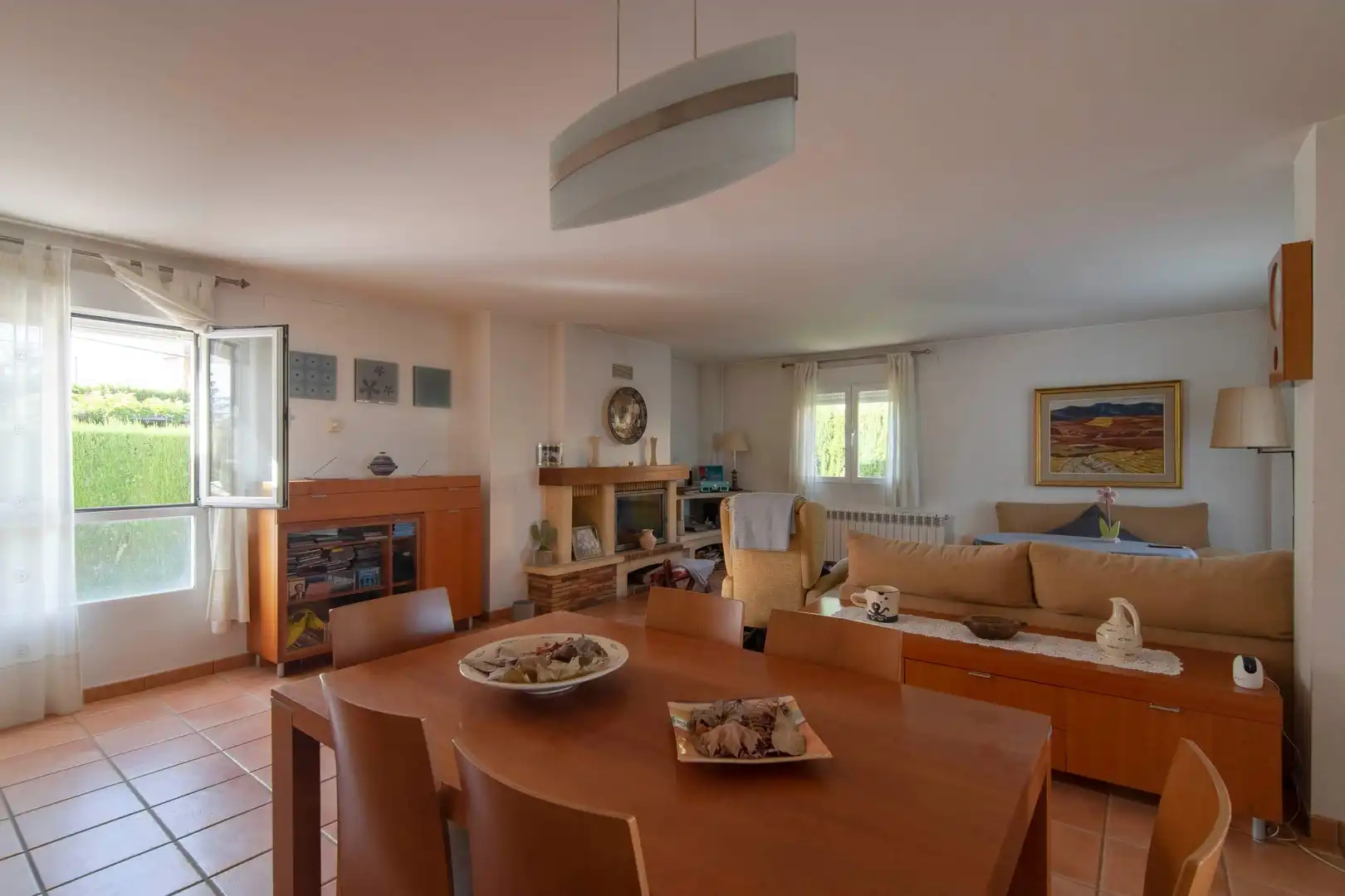 Sala d'estar de Casa o xalet en venda en La Zubia amb Calefacció i Jardí privat