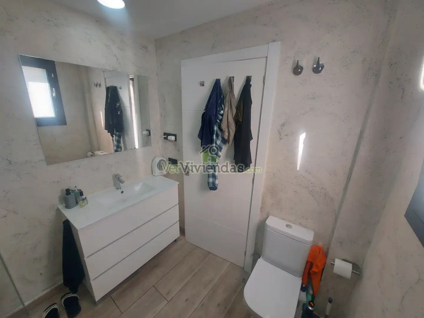 Badezimmer von Haus oder Chalet zum Verkauf in Pallejà mit Klimaanlage, Heizung und Privatgarten